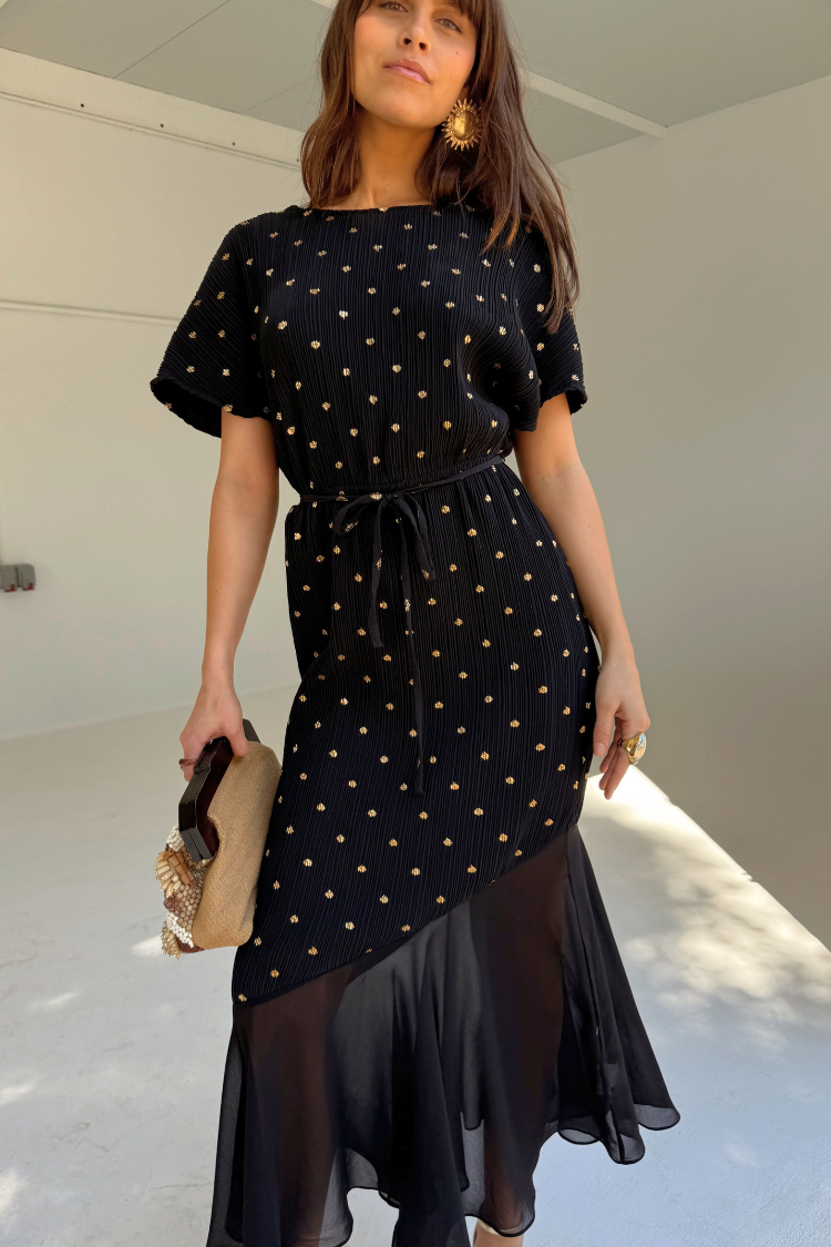 Black Plisse Fifi Dress with Elastic Waist & Asymmetric Hem | Elegant Evening Wear